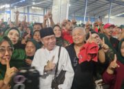 Ulama sepuh dan kharismatis NW dan NWDI bersama Ribuan Warga Lombok Timur bulatkan tekad menangkan Jilbab Ijo Rohmi-Firin di Pilgub NTB.