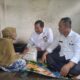 Hidup Sebatang Kara, Sentra Paramita Kemensos RI Mataram Bersama Dinas Sosial Loteng Serahkan Bantuan