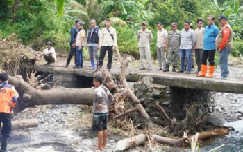 Gubernur NTB Tinjau Lokasi Banjir Obel-Obel, Salurkan Bantuan dan Perintahkan Mitigasi Komprehensif