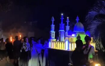 Ratusan Peserta  Meriahkan Pawai Lampion Malam Takbiran Desa Taman Indah Pringgarata