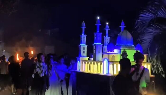 Ratusan Peserta  Meriahkan Pawai Lampion Malam Takbiran Desa Taman Indah Pringgarata