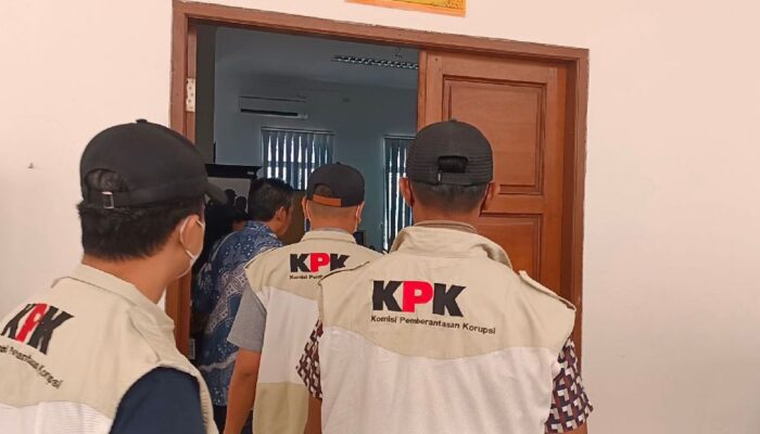 Beraking News Kantor Bupati Digeledah Penyidik KPK 
