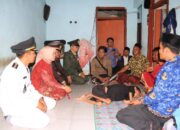 Aksi Sosial HUT RI ke 81, Forkopincam Pringgarata dan Karang Taruna Sambangi Warga Kurang Mampu