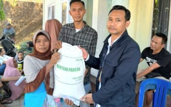 Kawal Penyaluran Bantuan Pangan, Sekcam Pringgarata Turun Langsung ke Desa